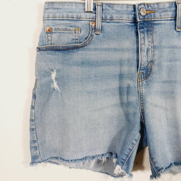 Levi's Signature Mid Rise Denim Jean Shorts, Lt. Wash, Distressed Size 12 - W31 - Picture 4 of 15